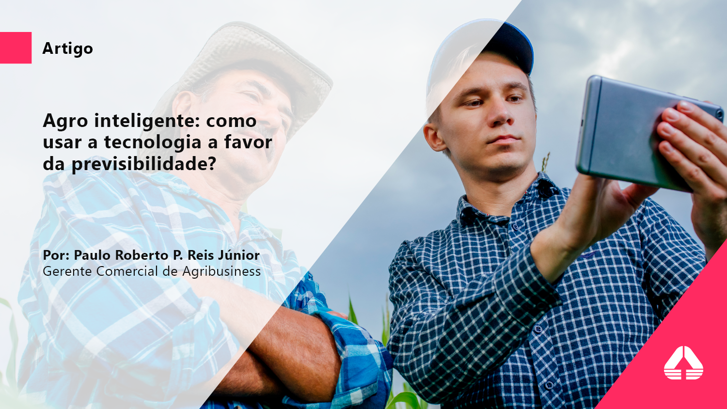Banner para o texto: "Agro inteligente: como usar a tecnologia a favor da previsibilidade?" - Em segundo plano, dois homens do campo mexem em um celular com técnologias que os ajudam no agronegócio. Em primeiro plano, o título do artigo