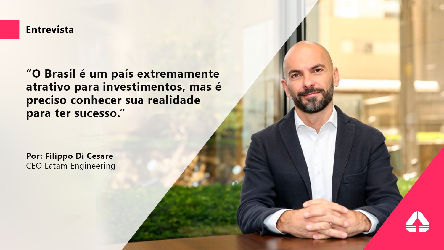 Banner para o texto: "O Brasil é um país extremamente atrativo para investimentos". Mostrando Filippo Di Cesare ao lado direito com as mãoes cruzadas a frente do corpo apoiadas sobre uma mesa
